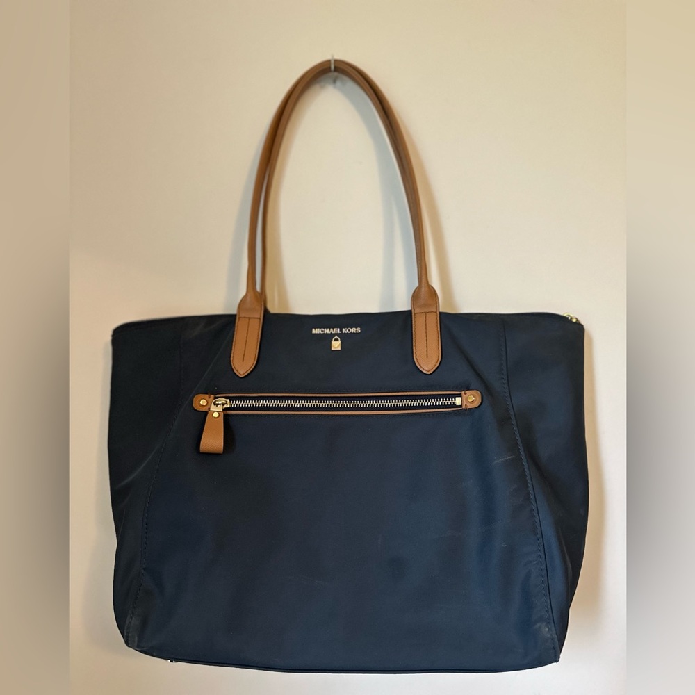Michael Kors Kelsey Large Nylon Tote - Picture 5 of 7